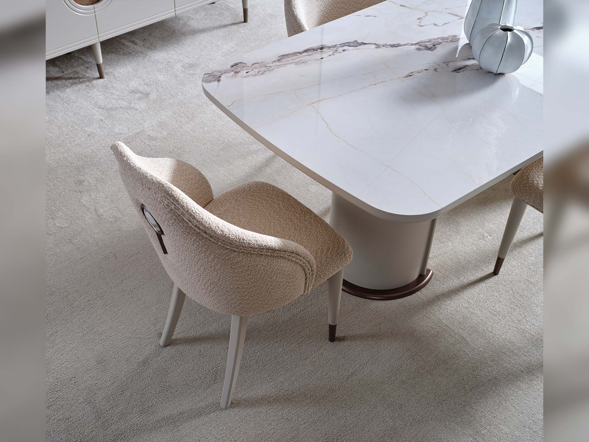 Zelve Dining Table